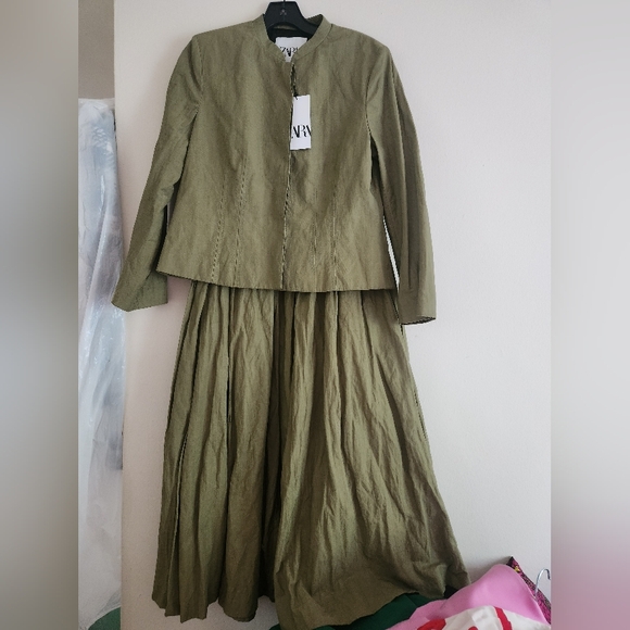 Zara Outfit Set Wrinkled Cropped Jacket + Full Skirt Zara Collection Green BNWT - Picture 2 of 13